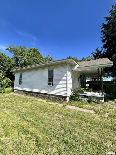 505 6TH Street, Elkville, Illinois 62932, 2 Bedrooms Bedrooms, 0 ,1 BathroomBathrooms,Residential,For Sale,6TH,0,RMAEB458058