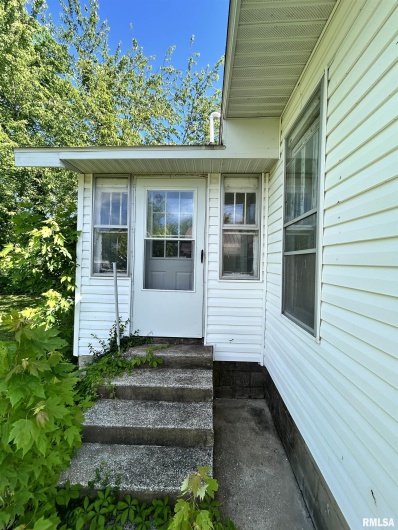 505 6TH Street, Elkville, Illinois 62932, 2 Bedrooms Bedrooms, 0 ,1 BathroomBathrooms,Residential,For Sale,6TH,0,RMAEB458058