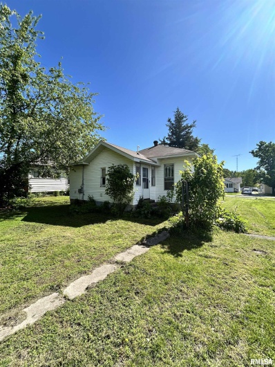 505 6TH Street, Elkville, Illinois 62932, 2 Bedrooms Bedrooms, 0 ,1 BathroomBathrooms,Residential,For Sale,6TH,0,RMAEB458058