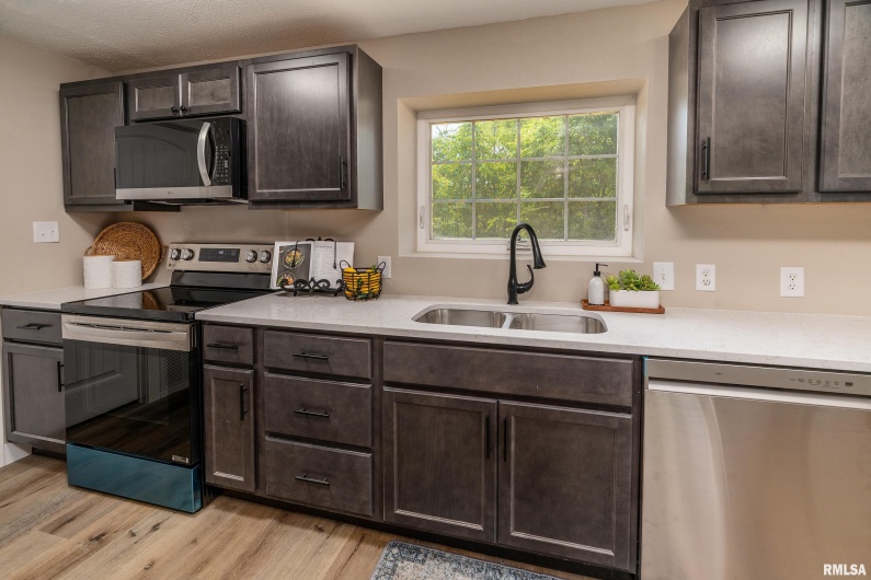 5157 Herrin Road, Carterville, Illinois 62918, 3 Bedrooms Bedrooms, 0 ,2 BathroomsBathrooms,Residential,For Sale,Herrin,0,RMAEB458064