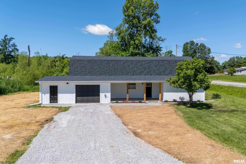 5157 Herrin Road, Carterville, Illinois 62918, 3 Bedrooms Bedrooms, 0 ,2 BathroomsBathrooms,Residential,For Sale,Herrin,0,RMAEB458064