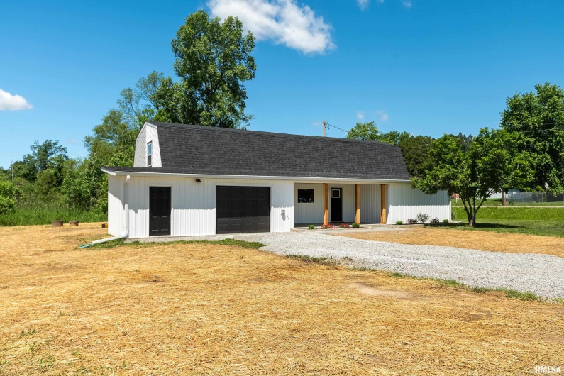 5157 Herrin Road, Carterville, Illinois 62918, 3 Bedrooms Bedrooms, 0 ,2 BathroomsBathrooms,Residential,For Sale,Herrin,0,RMAEB458064