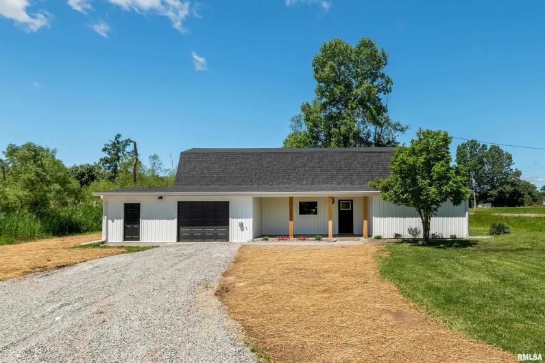 5157 Herrin Road, Carterville, Illinois 62918, 3 Bedrooms Bedrooms, 0 ,2 BathroomsBathrooms,Residential,For Sale,Herrin,0,RMAEB458064