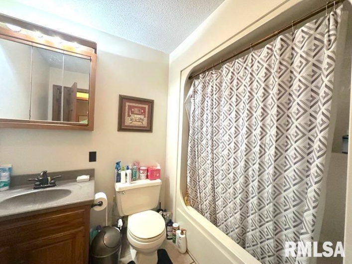 1408 Bobette Lane, Carbondale, Illinois 62902, 3 Bedrooms Bedrooms, 0 ,2 BathroomsBathrooms,Residential,For Sale,Bobette,0,RMAEB458066
