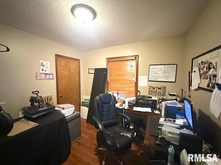 1408 Bobette Lane, Carbondale, Illinois 62902, 3 Bedrooms Bedrooms, 0 ,2 BathroomsBathrooms,Residential,For Sale,Bobette,0,RMAEB458066