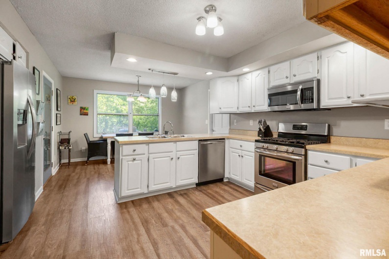 1816 Calico Road, Marion, Illinois 62959, 3 Bedrooms Bedrooms, 0 ,2 BathroomsBathrooms,Residential,For Sale,Calico,0,RMAQC4263528