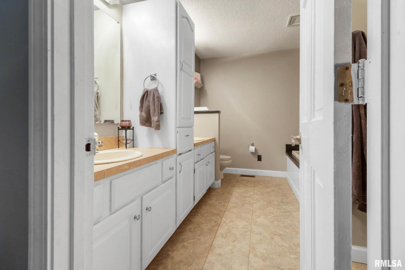 1816 Calico Road, Marion, Illinois 62959, 3 Bedrooms Bedrooms, 0 ,2 BathroomsBathrooms,Residential,For Sale,Calico,0,RMAQC4263528