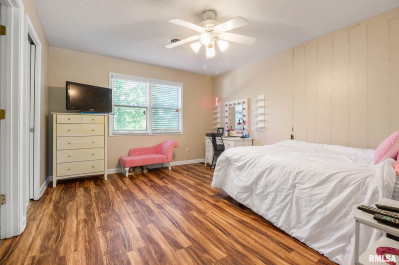1816 Calico Road, Marion, Illinois 62959, 3 Bedrooms Bedrooms, 0 ,2 BathroomsBathrooms,Residential,For Sale,Calico,0,RMAQC4263528