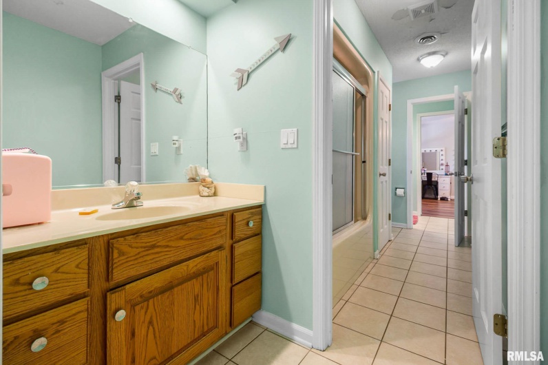 1816 Calico Road, Marion, Illinois 62959, 3 Bedrooms Bedrooms, 0 ,2 BathroomsBathrooms,Residential,For Sale,Calico,0,RMAQC4263528