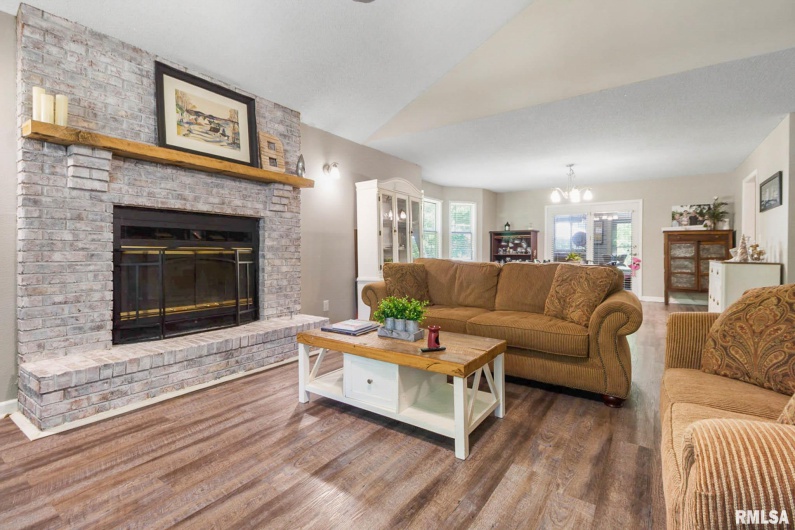 1816 Calico Road, Marion, Illinois 62959, 3 Bedrooms Bedrooms, 0 ,2 BathroomsBathrooms,Residential,For Sale,Calico,0,RMAQC4263528