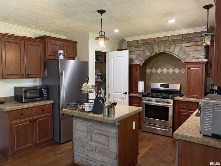 1640 PLEASANT RIDGE Road, Vienna, Illinois 62995-9, 3 Bedrooms Bedrooms, 0 ,2 BathroomsBathrooms,Residential,For Sale,PLEASANT RIDGE,0,RMAEB458080