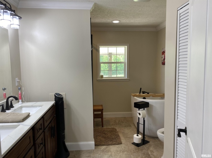 1640 PLEASANT RIDGE Road, Vienna, Illinois 62995-9, 3 Bedrooms Bedrooms, 0 ,2 BathroomsBathrooms,Residential,For Sale,PLEASANT RIDGE,0,RMAEB458080