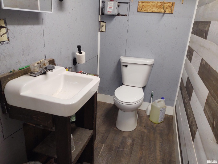 1640 PLEASANT RIDGE Road, Vienna, Illinois 62995-9, 3 Bedrooms Bedrooms, 0 ,2 BathroomsBathrooms,Residential,For Sale,PLEASANT RIDGE,0,RMAEB458080