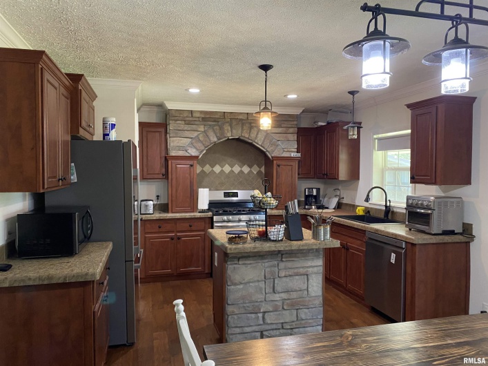 1640 PLEASANT RIDGE Road, Vienna, Illinois 62995-9, 3 Bedrooms Bedrooms, 0 ,2 BathroomsBathrooms,Residential,For Sale,PLEASANT RIDGE,0,RMAEB458080