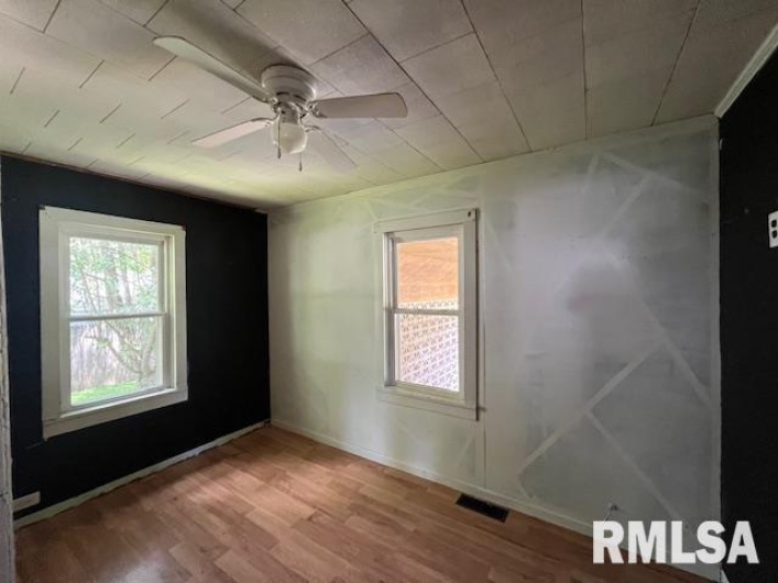 475 Holt Street, Vergennes, Illinois 62994, 2 Bedrooms Bedrooms, 0 ,1 BathroomBathrooms,Residential,For Sale,Holt,0,RMAEB458083