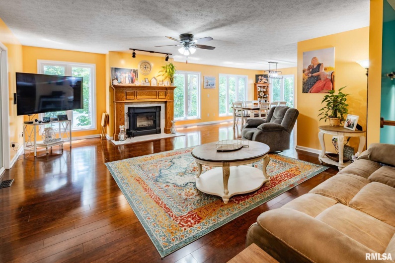 605 LAKESHORE Drive South, Goreville, Illinois 62939, 3 Bedrooms Bedrooms, 0 ,2 BathroomsBathrooms,Residential,For Sale,LAKESHORE,0,RMAQC4263596