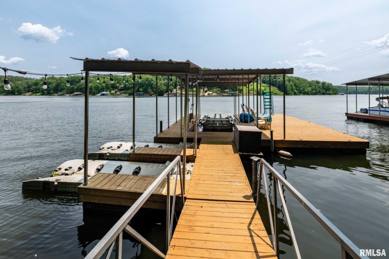 605 LAKESHORE Drive South, Goreville, Illinois 62939, 3 Bedrooms Bedrooms, 0 ,2 BathroomsBathrooms,Residential,For Sale,LAKESHORE,0,RMAQC4263596