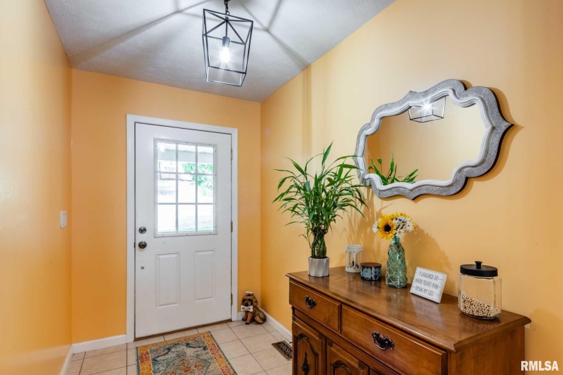 605 LAKESHORE Drive South, Goreville, Illinois 62939, 3 Bedrooms Bedrooms, 0 ,2 BathroomsBathrooms,Residential,For Sale,LAKESHORE,0,RMAQC4263596