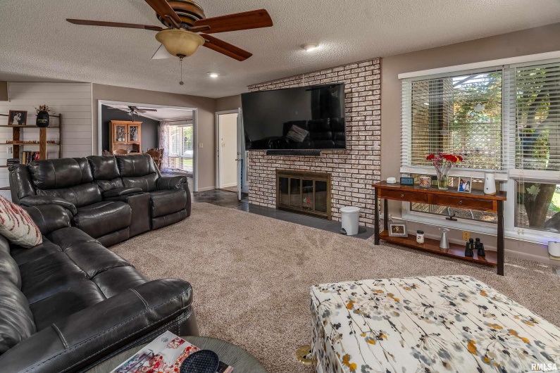 415 Reichert Drive, Marion, Illinois 62959, 4 Bedrooms Bedrooms, 0 ,3 BathroomsBathrooms,Residential,For Sale,Reichert,0,RMAEB458100