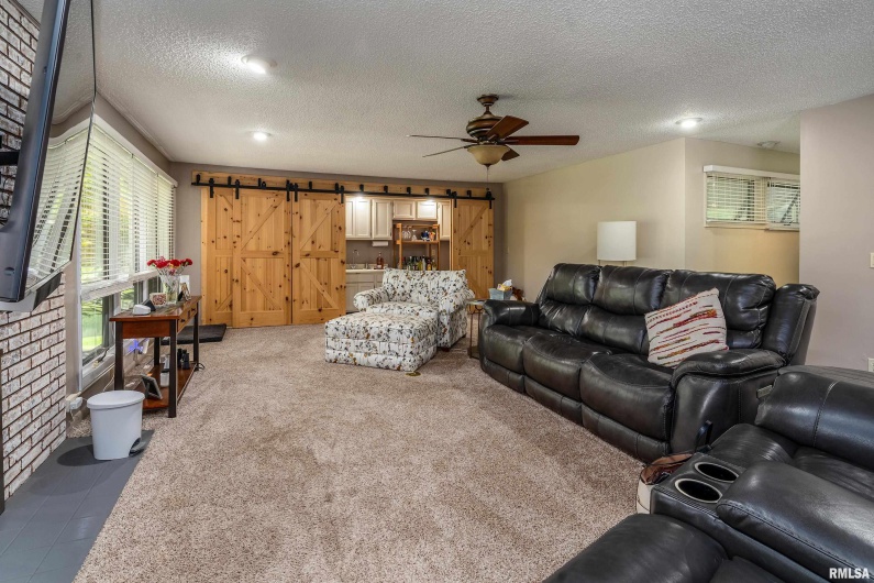 415 Reichert Drive, Marion, Illinois 62959, 4 Bedrooms Bedrooms, 0 ,3 BathroomsBathrooms,Residential,For Sale,Reichert,0,RMAEB458100