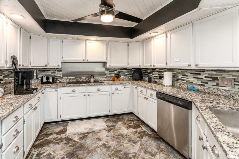 415 Reichert Drive, Marion, Illinois 62959, 4 Bedrooms Bedrooms, 0 ,3 BathroomsBathrooms,Residential,For Sale,Reichert,0,RMAEB458100