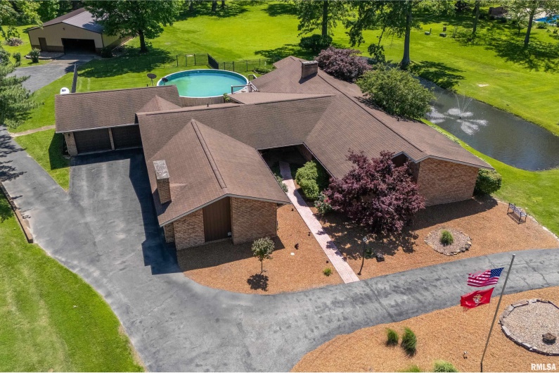415 Reichert Drive, Marion, Illinois 62959, 4 Bedrooms Bedrooms, 0 ,3 BathroomsBathrooms,Residential,For Sale,Reichert,0,RMAEB458100