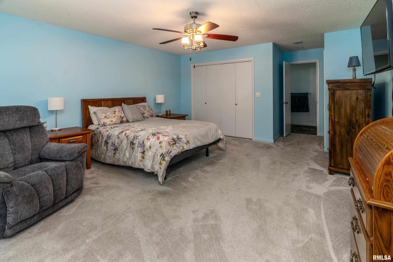 415 Reichert Drive, Marion, Illinois 62959, 4 Bedrooms Bedrooms, 0 ,3 BathroomsBathrooms,Residential,For Sale,Reichert,0,RMAEB458100