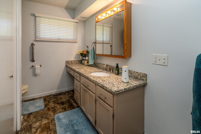 415 Reichert Drive, Marion, Illinois 62959, 4 Bedrooms Bedrooms, 0 ,3 BathroomsBathrooms,Residential,For Sale,Reichert,0,RMAEB458100