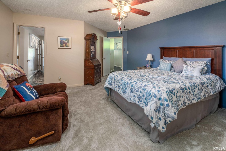 415 Reichert Drive, Marion, Illinois 62959, 4 Bedrooms Bedrooms, 0 ,3 BathroomsBathrooms,Residential,For Sale,Reichert,0,RMAEB458100