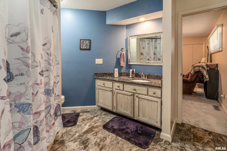415 Reichert Drive, Marion, Illinois 62959, 4 Bedrooms Bedrooms, 0 ,3 BathroomsBathrooms,Residential,For Sale,Reichert,0,RMAEB458100