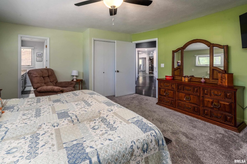 415 Reichert Drive, Marion, Illinois 62959, 4 Bedrooms Bedrooms, 0 ,3 BathroomsBathrooms,Residential,For Sale,Reichert,0,RMAEB458100