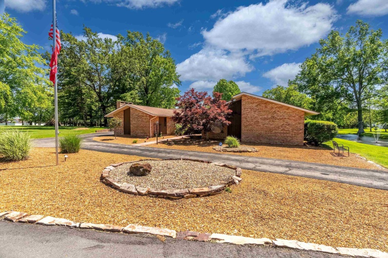 415 Reichert Drive, Marion, Illinois 62959, 4 Bedrooms Bedrooms, 0 ,3 BathroomsBathrooms,Residential,For Sale,Reichert,0,RMAEB458100