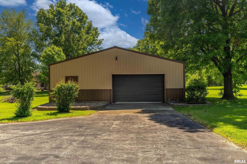 415 Reichert Drive, Marion, Illinois 62959, 4 Bedrooms Bedrooms, 0 ,3 BathroomsBathrooms,Residential,For Sale,Reichert,0,RMAEB458100