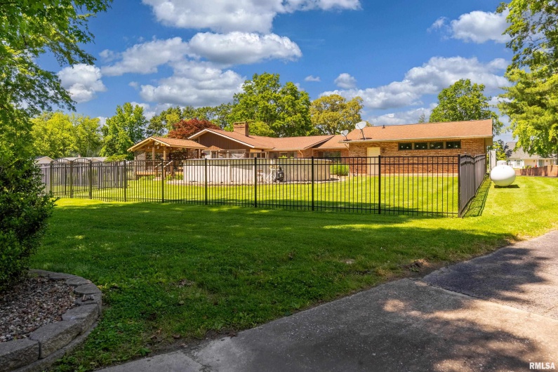 415 Reichert Drive, Marion, Illinois 62959, 4 Bedrooms Bedrooms, 0 ,3 BathroomsBathrooms,Residential,For Sale,Reichert,0,RMAEB458100