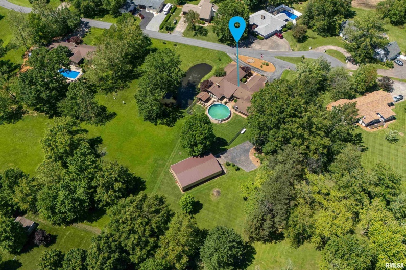 415 Reichert Drive, Marion, Illinois 62959, 4 Bedrooms Bedrooms, 0 ,3 BathroomsBathrooms,Residential,For Sale,Reichert,0,RMAEB458100