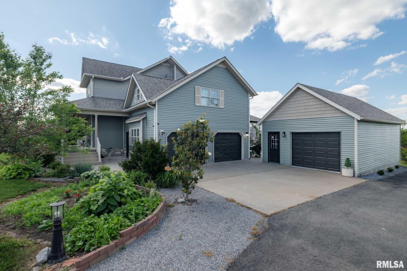 3160 SYCAMORE Road, Carterville, Illinois 62918, 5 Bedrooms Bedrooms, 0 ,4 BathroomsBathrooms,Residential,For Sale,SYCAMORE,0,RMAQC4263619