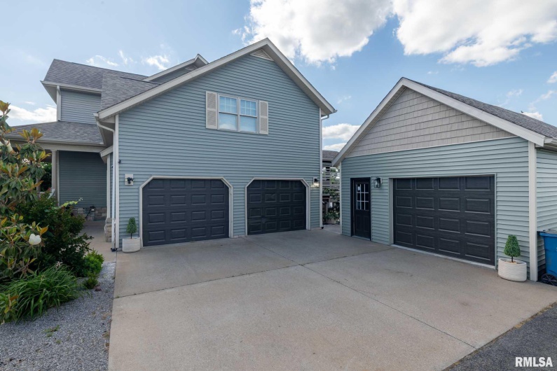 3160 SYCAMORE Road, Carterville, Illinois 62918, 5 Bedrooms Bedrooms, 0 ,4 BathroomsBathrooms,Residential,For Sale,SYCAMORE,0,RMAQC4263619