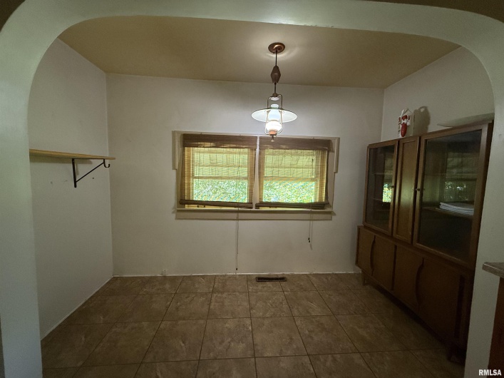 1312 SYCAMORE Street, Carbondale, Illinois 62901, 2 Bedrooms Bedrooms, 0 ,1 BathroomBathrooms,Residential,For Sale,SYCAMORE,0,RMAEB458119