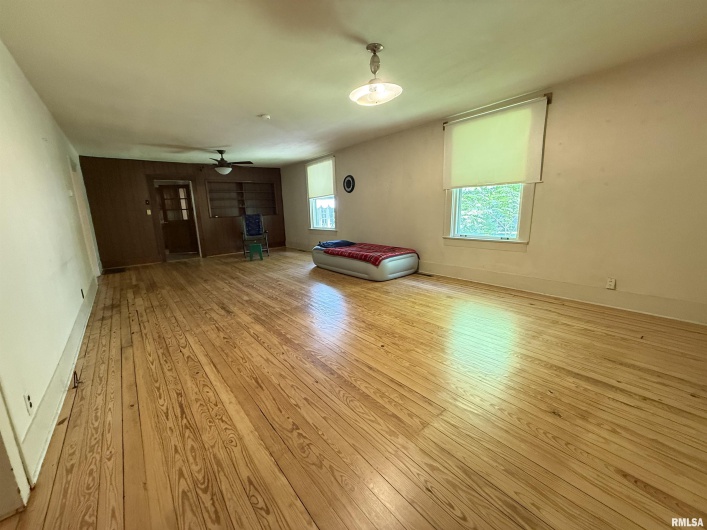1312 SYCAMORE Street, Carbondale, Illinois 62901, 2 Bedrooms Bedrooms, 0 ,1 BathroomBathrooms,Residential,For Sale,SYCAMORE,0,RMAEB458119