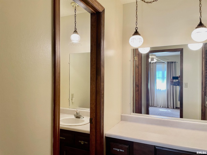 201 Herrmann Drive, Ridgway, Illinois 62979, 3 Bedrooms Bedrooms, 0 ,2 BathroomsBathrooms,Residential,For Sale,Herrmann,0,RMAQC4263670