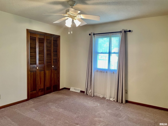 201 Herrmann Drive, Ridgway, Illinois 62979, 3 Bedrooms Bedrooms, 0 ,2 BathroomsBathrooms,Residential,For Sale,Herrmann,0,RMAQC4263670