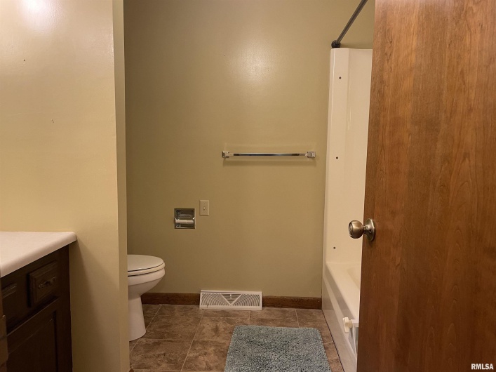 201 Herrmann Drive, Ridgway, Illinois 62979, 3 Bedrooms Bedrooms, 0 ,2 BathroomsBathrooms,Residential,For Sale,Herrmann,0,RMAQC4263670