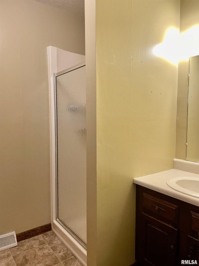 201 Herrmann Drive, Ridgway, Illinois 62979, 3 Bedrooms Bedrooms, 0 ,2 BathroomsBathrooms,Residential,For Sale,Herrmann,0,RMAQC4263670