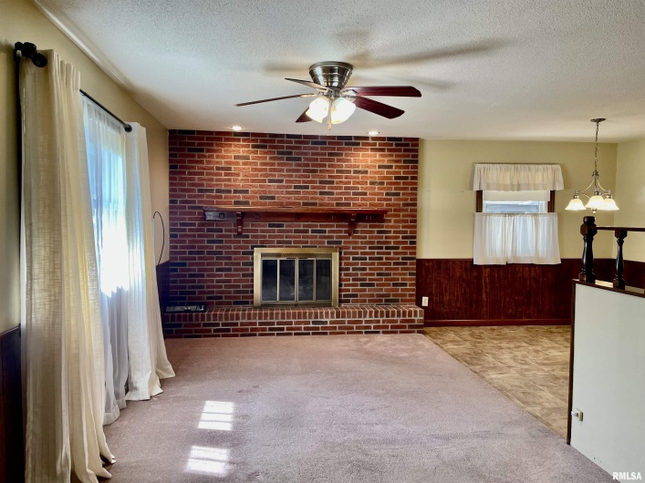 201 Herrmann Drive, Ridgway, Illinois 62979, 3 Bedrooms Bedrooms, 0 ,2 BathroomsBathrooms,Residential,For Sale,Herrmann,0,RMAQC4263670