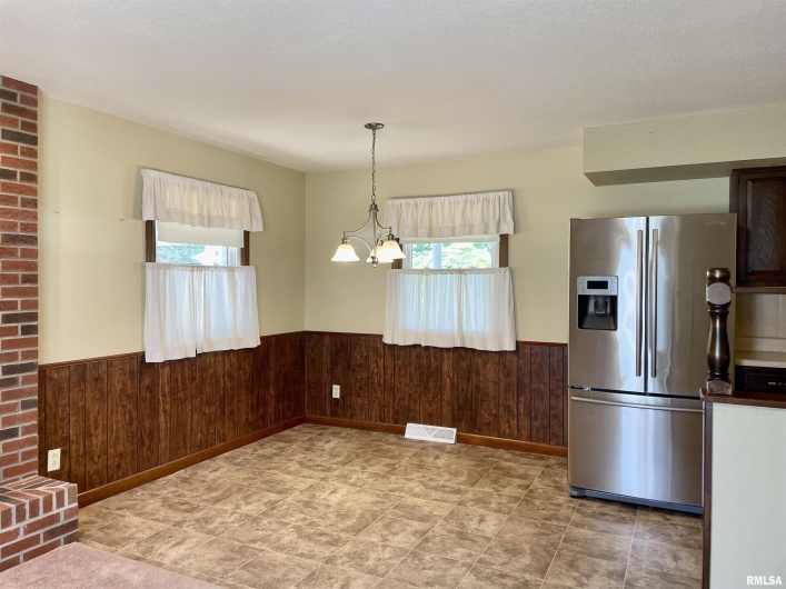 201 Herrmann Drive, Ridgway, Illinois 62979, 3 Bedrooms Bedrooms, 0 ,2 BathroomsBathrooms,Residential,For Sale,Herrmann,0,RMAQC4263670