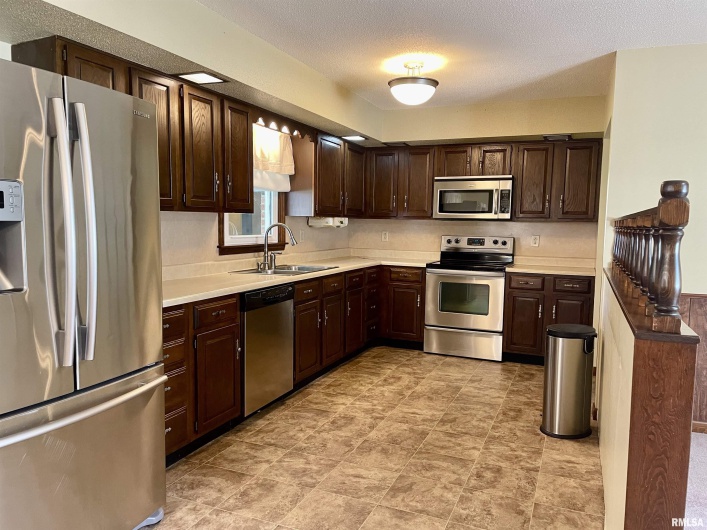 201 Herrmann Drive, Ridgway, Illinois 62979, 3 Bedrooms Bedrooms, 0 ,2 BathroomsBathrooms,Residential,For Sale,Herrmann,0,RMAQC4263670