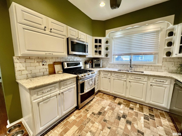 212 3RD Street, Metropolis, Illinois 62960, 4 Bedrooms Bedrooms, 0 ,3 BathroomsBathrooms,Residential,For Sale,3RD,0,RMAEB458137