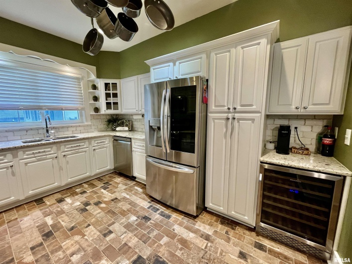 212 3RD Street, Metropolis, Illinois 62960, 4 Bedrooms Bedrooms, 0 ,3 BathroomsBathrooms,Residential,For Sale,3RD,0,RMAEB458137