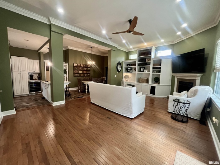 212 3RD Street, Metropolis, Illinois 62960, 4 Bedrooms Bedrooms, 0 ,3 BathroomsBathrooms,Residential,For Sale,3RD,0,RMAEB458137