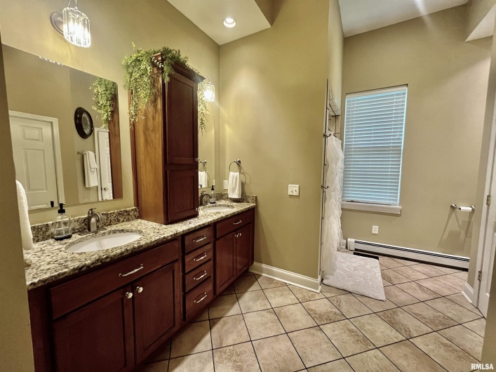212 3RD Street, Metropolis, Illinois 62960, 4 Bedrooms Bedrooms, 0 ,3 BathroomsBathrooms,Residential,For Sale,3RD,0,RMAEB458137